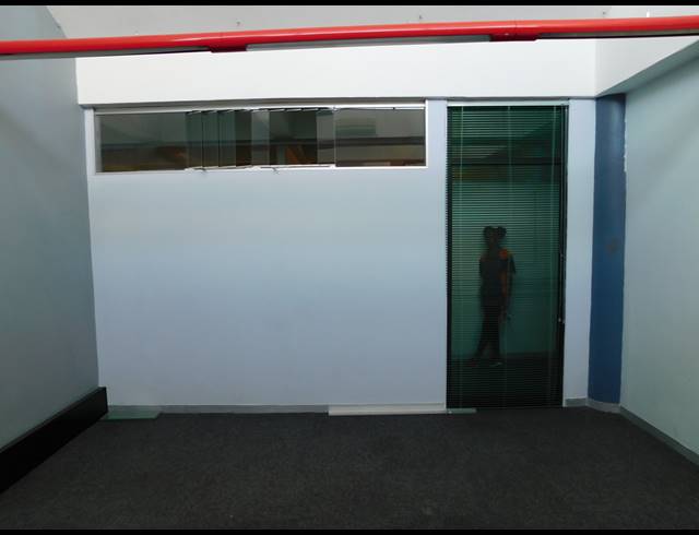 163M² OFFICE TO LET IN FERNDALE